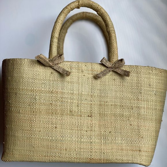 Small Basket With Bows - Picture 1 of 6